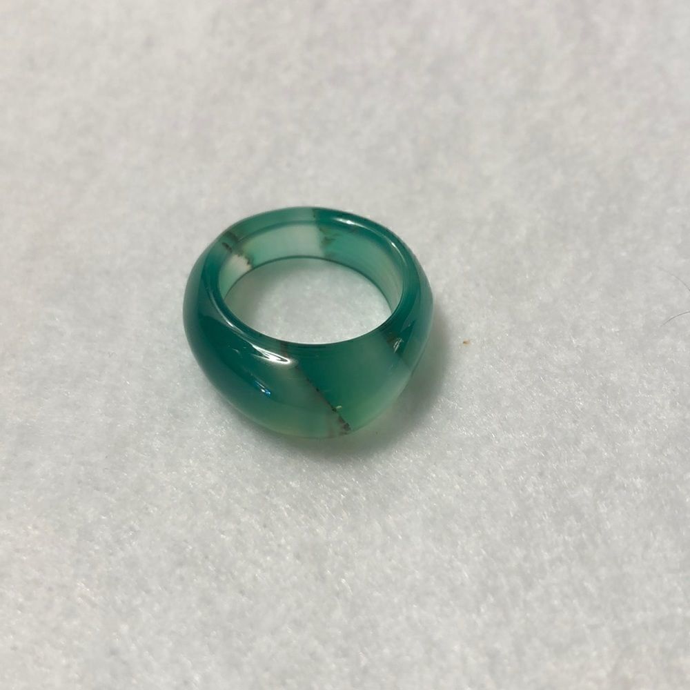 JADE RING, Size 8 1/2, UNISEX. Approximately Sz 8 1/2 translucent perfect